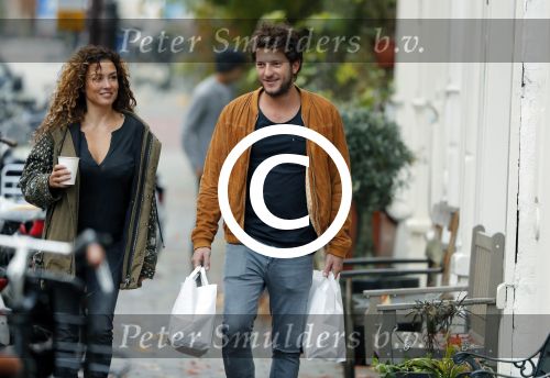 Amsterdam 6 november 2016
Katja Schuurman met haar vriend en aanstaande man Freek van  Noortwijk doen samen boodschappen