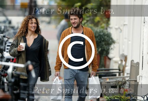 Amsterdam 6 november 2016
Katja Schuurman met haar vriend en aanstaande man Freek van  Noortwijk doen samen boodschappen