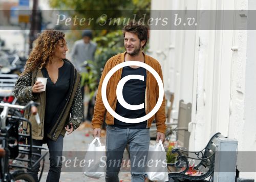 Amsterdam 6 november 2016
Katja Schuurman met haar vriend en aanstaande man Freek van  Noortwijk doen samen boodschappen