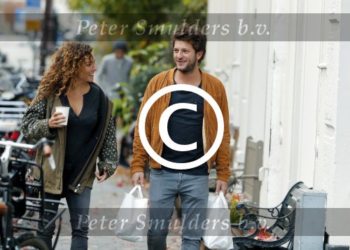 Amsterdam 6 november 2016
Katja Schuurman met haar vriend en aanstaande man Freek van  Noortwijk doen samen boodschappen