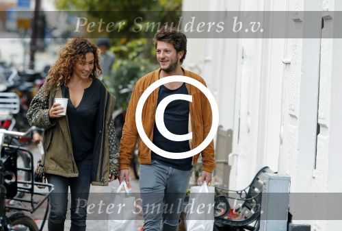Amsterdam 6 november 2016
Katja Schuurman met haar vriend en aanstaande man Freek van  Noortwijk doen samen boodschappen