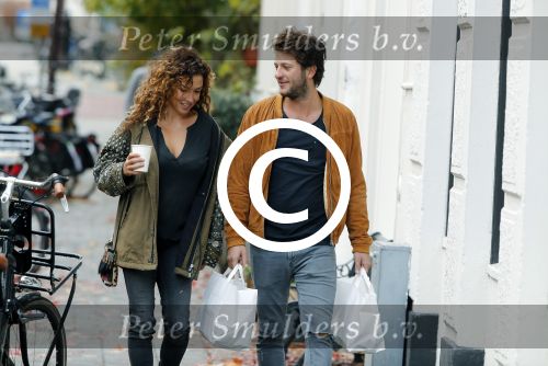Amsterdam 6 november 2016
Katja Schuurman met haar vriend en aanstaande man Freek van  Noortwijk doen samen boodschappen
