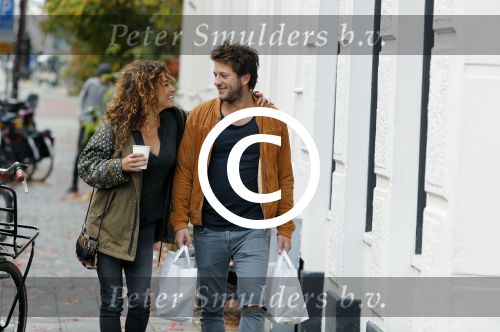 Amsterdam 6 november 2016
Katja Schuurman met haar vriend en aanstaande man Freek van  Noortwijk doen samen boodschappen