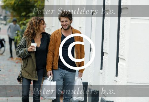 Amsterdam 6 november 2016
Katja Schuurman met haar vriend en aanstaande man Freek van  Noortwijk doen samen boodschappen