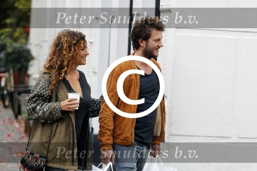 Amsterdam 6 november 2016
Katja Schuurman met haar vriend en aanstaande man Freek van  Noortwijk doen samen boodschappen