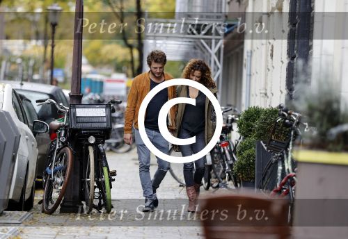 Amsterdam 6 november 2016
Katja Schuurman met haar vriend en aanstaande man Freek van  Noortwijk doen samen boodschappen