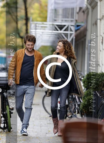 Amsterdam 6 november 2016
Katja Schuurman met haar vriend en aanstaande man Freek van  Noortwijk doen samen boodschappen
