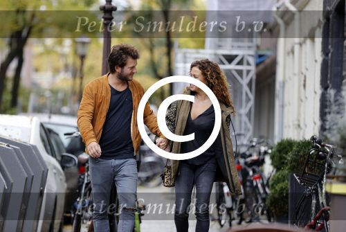 Amsterdam 6 november 2016
Katja Schuurman met haar vriend en aanstaande man Freek van  Noortwijk doen samen boodschappen