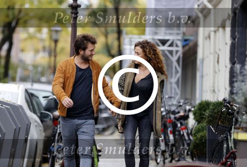 Amsterdam 6 november 2016
Katja Schuurman met haar vriend en aanstaande man Freek van  Noortwijk doen samen boodschappen
