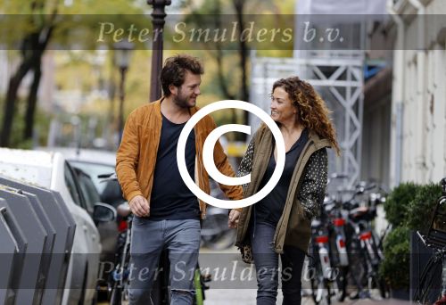 Amsterdam 6 november 2016
Katja Schuurman met haar vriend en aanstaande man Freek van  Noortwijk doen samen boodschappen