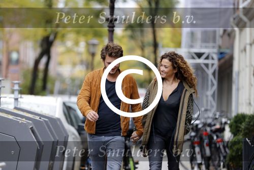 Amsterdam 6 november 2016
Katja Schuurman met haar vriend en aanstaande man Freek van  Noortwijk doen samen boodschappen