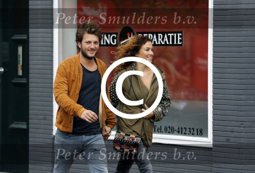 Amsterdam 6 november 2016
Katja Schuurman met haar vriend en aanstaande man Freek van  Noortwijk doen samen boodschappen