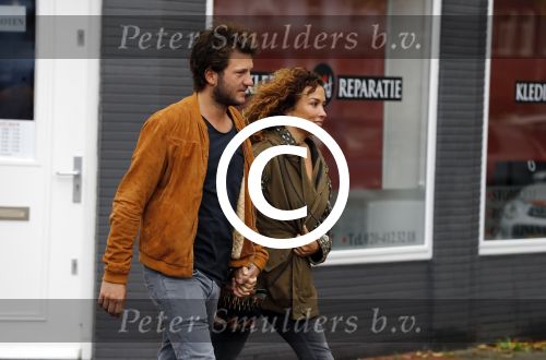 Amsterdam 6 november 2016
Katja Schuurman met haar vriend en aanstaande man Freek van  Noortwijk doen samen boodschappen
