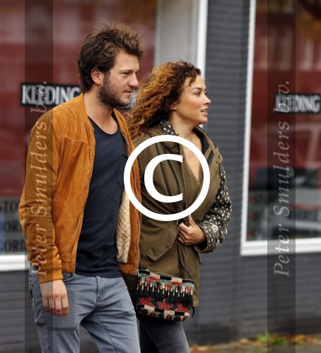 Amsterdam 6 november 2016
Katja Schuurman met haar vriend en aanstaande man Freek van  Noortwijk doen samen boodschappen
