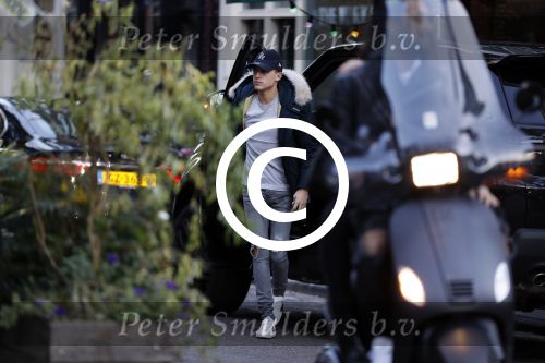 Amsterdam 31 oktober 2016
Lil Kleine in zijn nieuwe range rover sport.