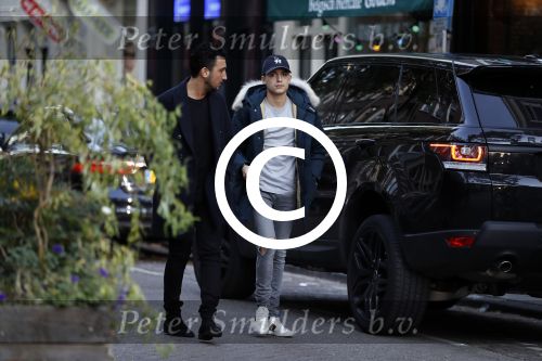 Amsterdam 31 oktober 2016
Lil Kleine in zijn nieuwe range rover sport.