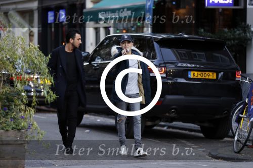 Amsterdam 31 oktober 2016
Lil Kleine in zijn nieuwe range rover sport.