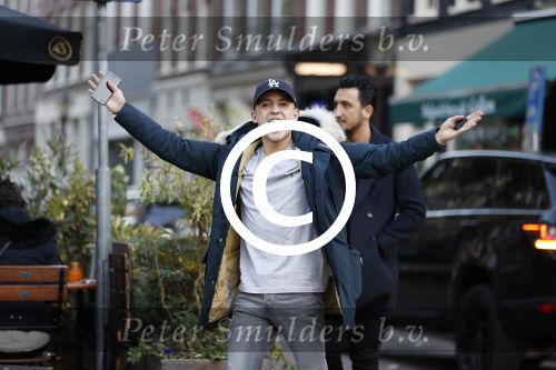 Amsterdam 31 oktober 2016
Lil Kleine in zijn nieuwe range rover sport.
