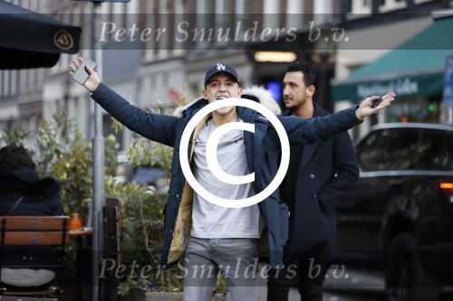 Amsterdam 31 oktober 2016
Lil Kleine in zijn nieuwe range rover sport.