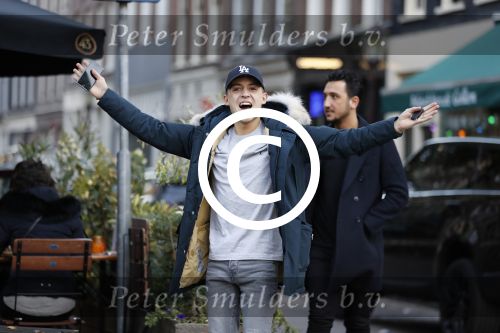Amsterdam 31 oktober 2016
Lil Kleine in zijn nieuwe range rover sport.