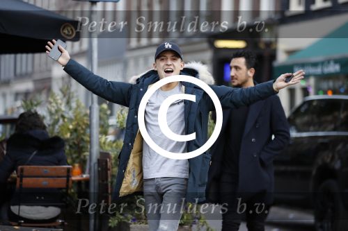Amsterdam 31 oktober 2016
Lil Kleine in zijn nieuwe range rover sport.