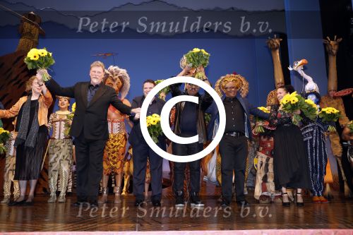 Scheveningen 30 oktober 2016
Premiere the lion king in het circustheater. slotaplaus met de cast.