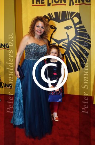 Scheveningen 30 oktober 2016
Premiere the lion king in het circustheater. maaike Widdershoven met dochter