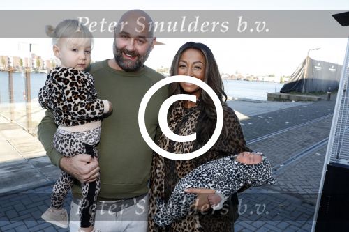 Amsterdam 16 oktober 2016
Wesley Sneijder en Yolanthe Sneijder Cabau vieren de 1e verjaardag van Xess Xava in de Harbour Club en het thema is Lion King. Ook Jessey was er natuurlijk bij. Maria tailor met partner Jeroen v d Berg en hun kinderen