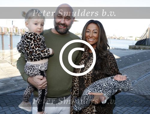 Amsterdam 16 oktober 2016
Wesley Sneijder en Yolanthe Sneijder Cabau vieren de 1e verjaardag van Xess Xava in de Harbour Club en het thema is Lion King. Ook Jessey was er natuurlijk bij. Maria tailor met partner Jeroen v d Berg en hun kinderen