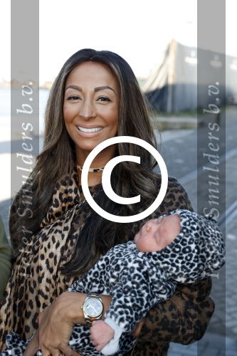 Amsterdam 16 oktober 2016
Wesley Sneijder en Yolanthe Sneijder Cabau vieren de 1e verjaardag van Xess Xava in de Harbour Club en het thema is Lion King. Ook Jessey was er natuurlijk bij. Maria tailor met partner Jeroen v d Berg en hun kinderen
