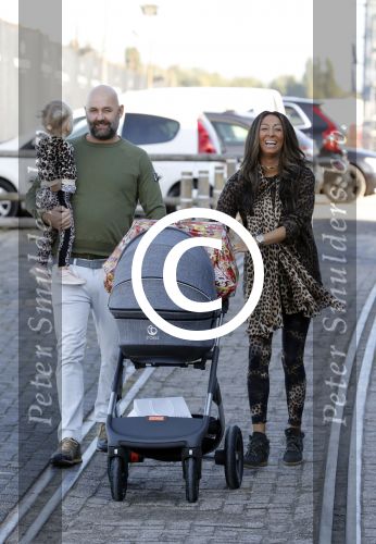 Amsterdam 16 oktober 2016
Wesley Sneijder en Yolanthe Sneijder Cabau vieren de 1e verjaardag van Xess Xava in de Harbour Club en het thema is Lion King. Ook Jessey was er natuurlijk bij. Maria tailor met partner Jeroen v d Berg en hun kinderen