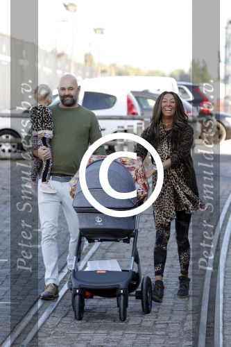 Amsterdam 16 oktober 2016
Wesley Sneijder en Yolanthe Sneijder Cabau vieren de 1e verjaardag van Xess Xava in de Harbour Club en het thema is Lion King. Ook Jessey was er natuurlijk bij. Maria tailor met partner Jeroen v d Berg en hun kinderen