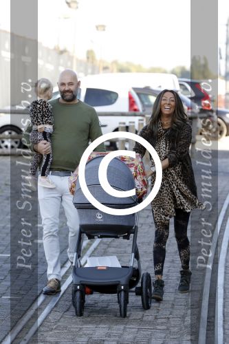 Amsterdam 16 oktober 2016
Wesley Sneijder en Yolanthe Sneijder Cabau vieren de 1e verjaardag van Xess Xava in de Harbour Club en het thema is Lion King. Ook Jessey was er natuurlijk bij. Maria tailor met partner Jeroen v d Berg en hun kinderen