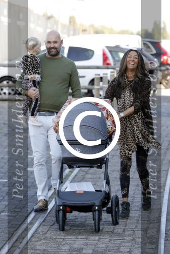 Amsterdam 16 oktober 2016
Wesley Sneijder en Yolanthe Sneijder Cabau vieren de 1e verjaardag van Xess Xava in de Harbour Club en het thema is Lion King. Ook Jessey was er natuurlijk bij. Maria tailor met partner Jeroen v d Berg en hun kinderen