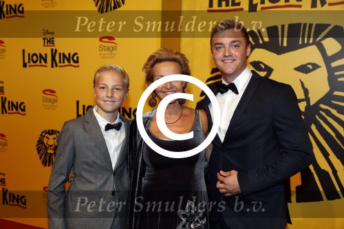Scheveningen 30 oktober 2016
Premiere the lion king in het circustheater.
Mariska v Kolck met zoons