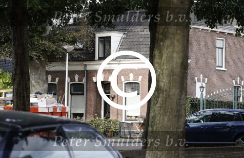Alphen aan de Rijn 9 oktober 2016
Myrthe Mylius wordt thuis gebracht door (goede) vriend Sebastian Schneberger. Hij heeft een mercedes met vleugeldeuren.