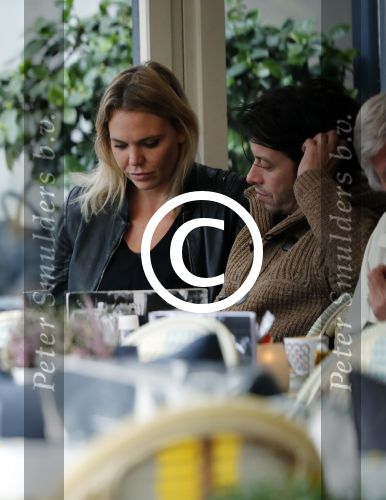 Amsterdam 18 oktober 2016
Myrthe Mylius met haar nieuwe vriend Sebastian Schneberger op terras in Amsterdam en onderweg naar Riviera Maison.