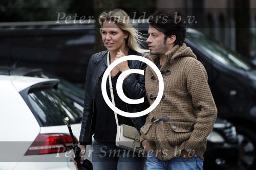 Amsterdam 18 oktober 2016
Myrthe Mylius met haar nieuwe vriend Sebastian Schneberger op terras in Amsterdam en onderweg naar Riviera Maison.