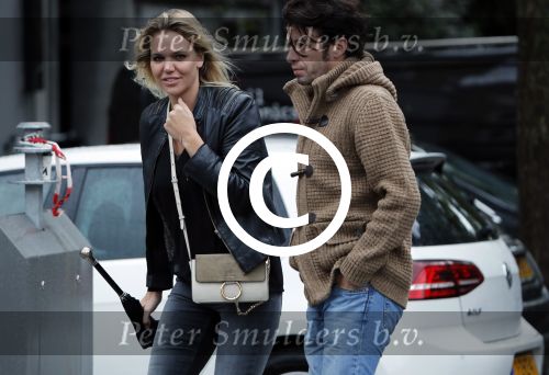 Amsterdam 18 oktober 2016
Myrthe Mylius met haar nieuwe vriend Sebastian Schneberger op terras in Amsterdam en onderweg naar Riviera Maison.