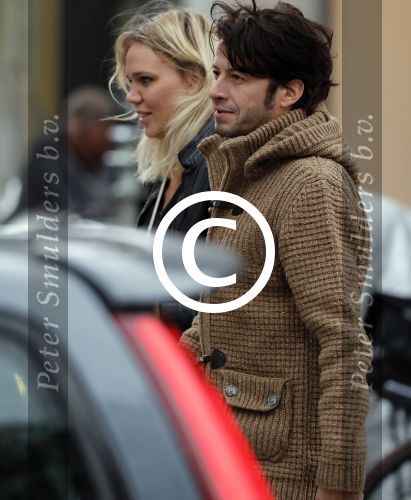 Amsterdam 18 oktober 2016
Myrthe Mylius met haar nieuwe vriend Sebastian Schneberger op terras in Amsterdam en onderweg naar Riviera Maison.
