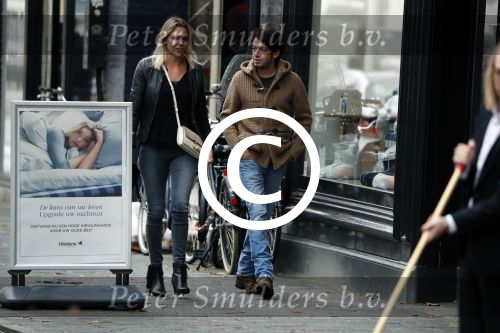 Amsterdam 18 oktober 2016
Myrthe Mylius met haar nieuwe vriend Sebastian Schneberger op terras in Amsterdam en onderweg naar Riviera Maison.