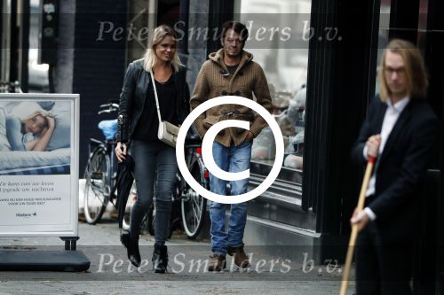 Amsterdam 18 oktober 2016
Myrthe Mylius met haar nieuwe vriend Sebastian Schneberger op terras in Amsterdam en onderweg naar Riviera Maison.