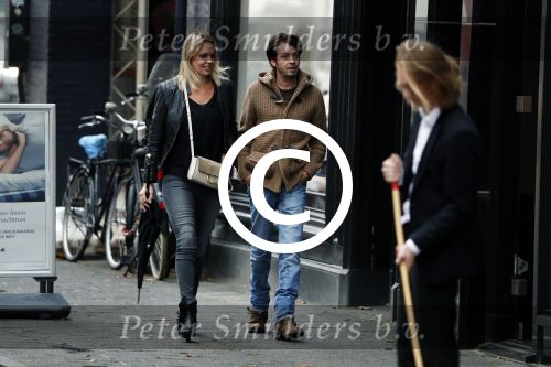 Amsterdam 18 oktober 2016
Myrthe Mylius met haar nieuwe vriend Sebastian Schneberger op terras in Amsterdam en onderweg naar Riviera Maison.