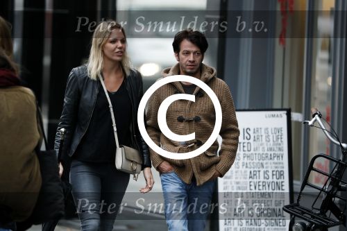 Amsterdam 18 oktober 2016
Myrthe Mylius met haar nieuwe vriend Sebastian Schneberger op terras in Amsterdam en onderweg naar Riviera Maison.