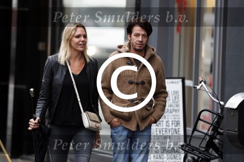 Amsterdam 18 oktober 2016
Myrthe Mylius met haar nieuwe vriend Sebastian Schneberger op terras in Amsterdam en onderweg naar Riviera Maison.