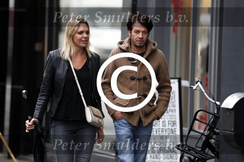 Amsterdam 18 oktober 2016
Myrthe Mylius met haar nieuwe vriend Sebastian Schneberger op terras in Amsterdam en onderweg naar Riviera Maison.
