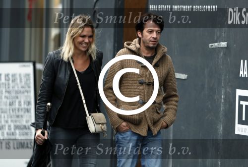 Amsterdam 18 oktober 2016
Myrthe Mylius met haar nieuwe vriend Sebastian Schneberger op terras in Amsterdam en onderweg naar Riviera Maison.