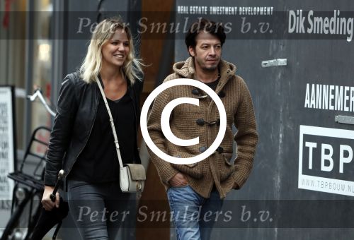 Amsterdam 18 oktober 2016
Myrthe Mylius met haar nieuwe vriend Sebastian Schneberger op terras in Amsterdam en onderweg naar Riviera Maison.
