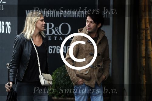 Amsterdam 18 oktober 2016
Myrthe Mylius met haar nieuwe vriend Sebastian Schneberger op terras in Amsterdam en onderweg naar Riviera Maison.