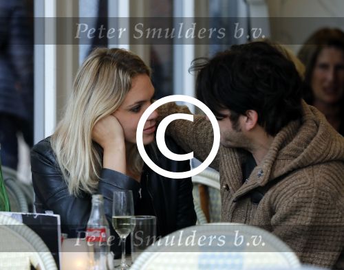 Amsterdam 18 oktober 2016
Myrthe Mylius met haar nieuwe vriend Sebastian Schneberger op terras in Amsterdam en onderweg naar Riviera Maison.